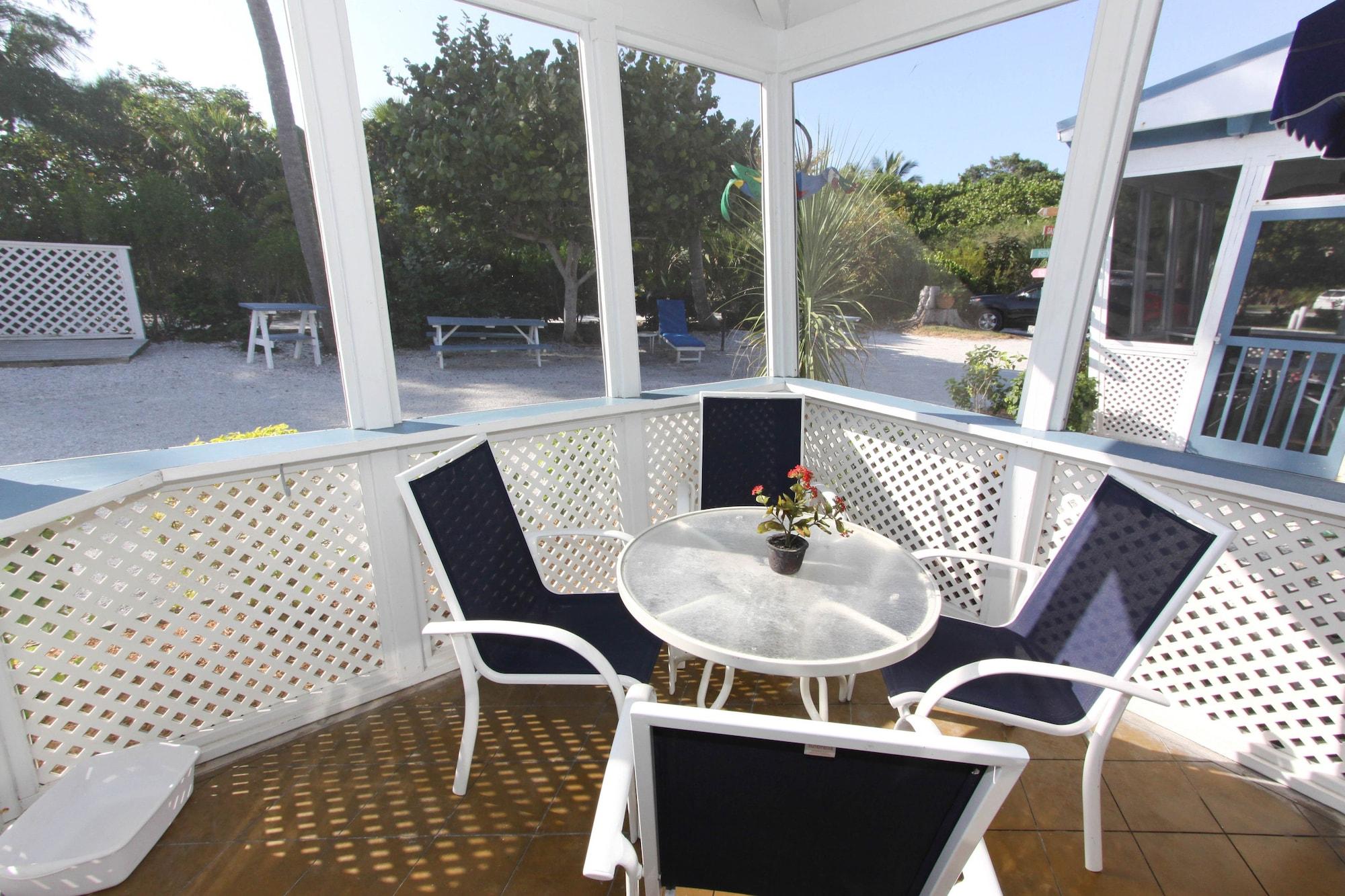 Tropical Winds Beachfront Motel And Cottages Sanibel Exterior photo