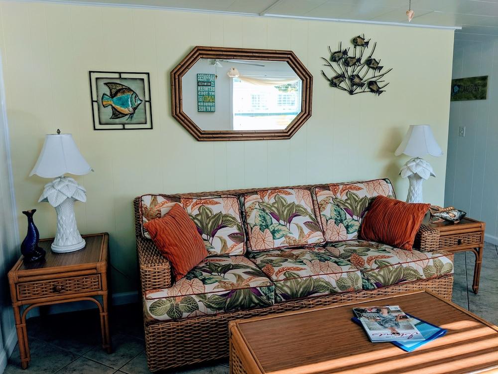 Tropical Winds Beachfront Motel And Cottages Sanibel Exterior photo