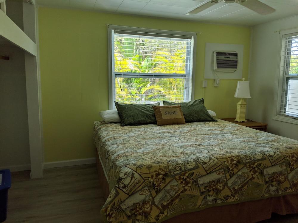 Tropical Winds Beachfront Motel And Cottages Sanibel Exterior photo
