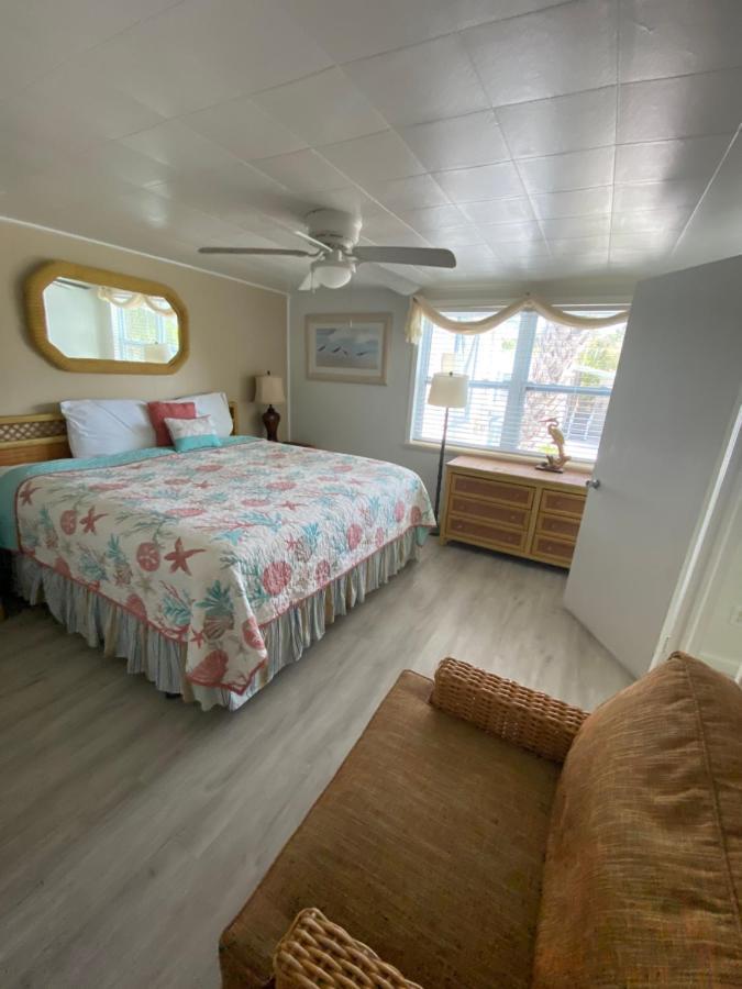 Tropical Winds Beachfront Motel And Cottages Sanibel Exterior photo