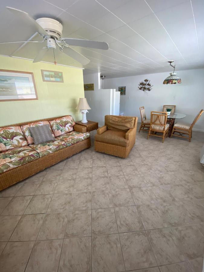Tropical Winds Beachfront Motel And Cottages Sanibel Exterior photo