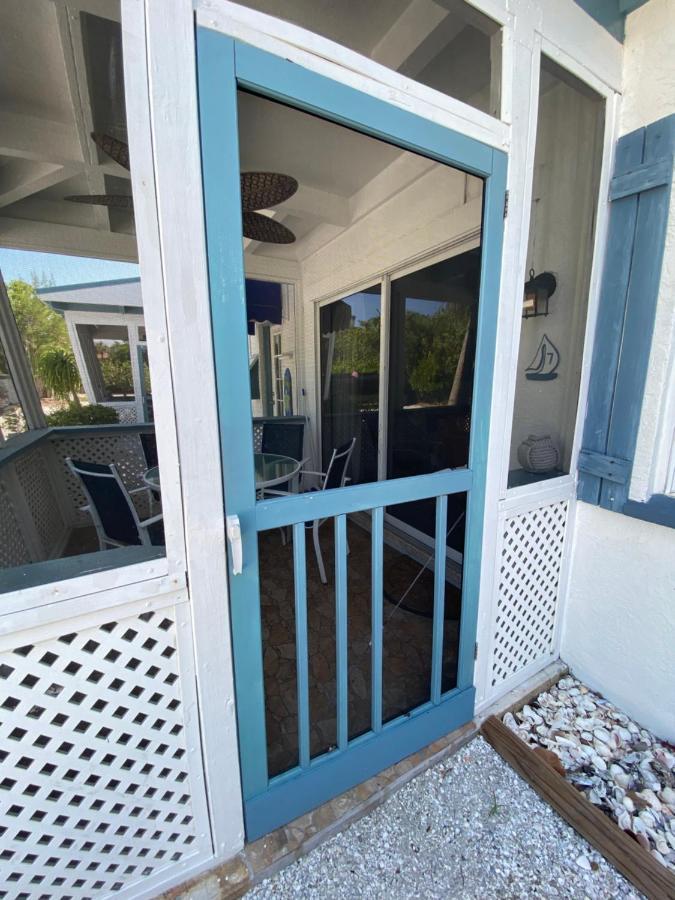 Tropical Winds Beachfront Motel And Cottages Sanibel Exterior photo
