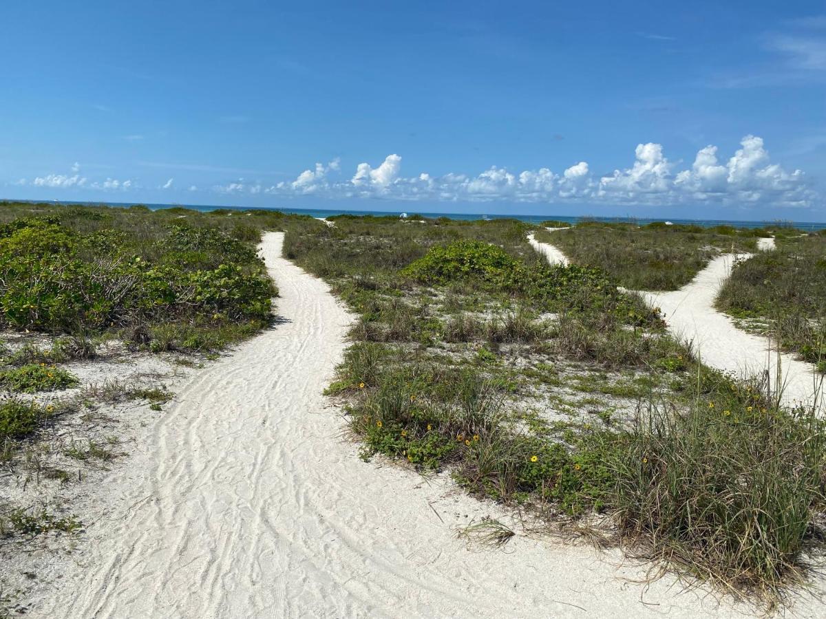 Tropical Winds Beachfront Motel And Cottages Sanibel Exterior photo