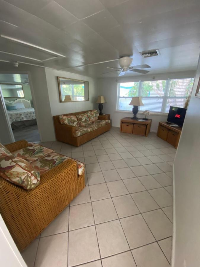 Tropical Winds Beachfront Motel And Cottages Sanibel Exterior photo