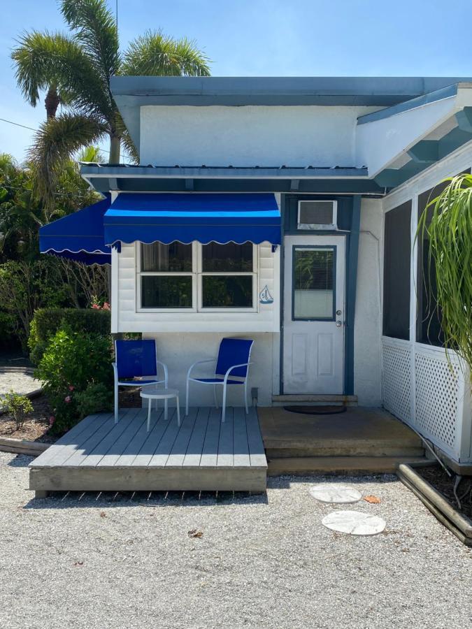 Tropical Winds Beachfront Motel And Cottages Sanibel Exterior photo