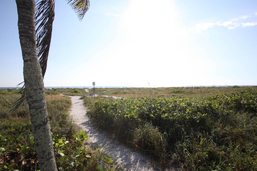 Tropical Winds Beachfront Motel And Cottages Sanibel Exterior photo