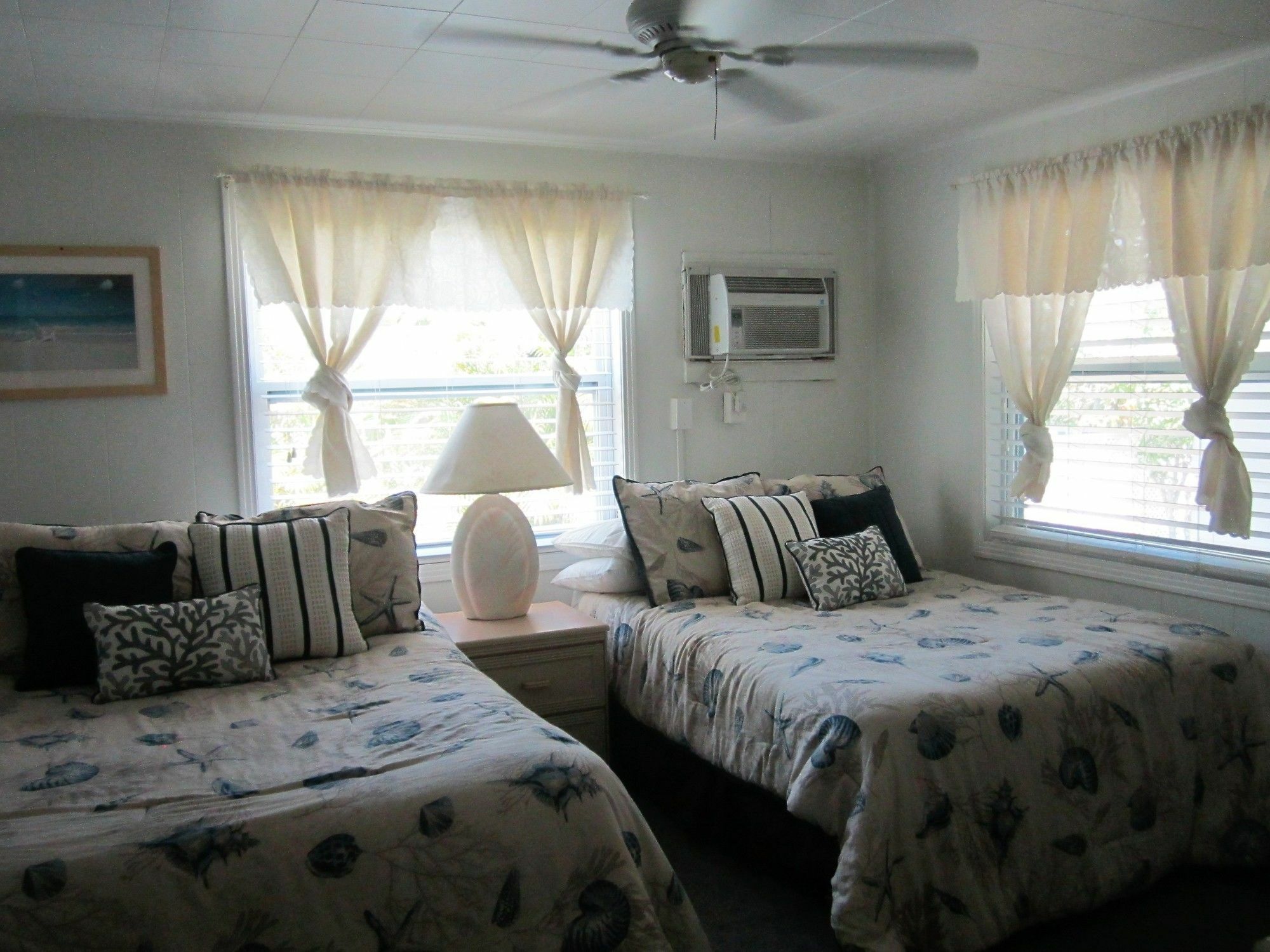 Tropical Winds Beachfront Motel And Cottages Sanibel Exterior photo