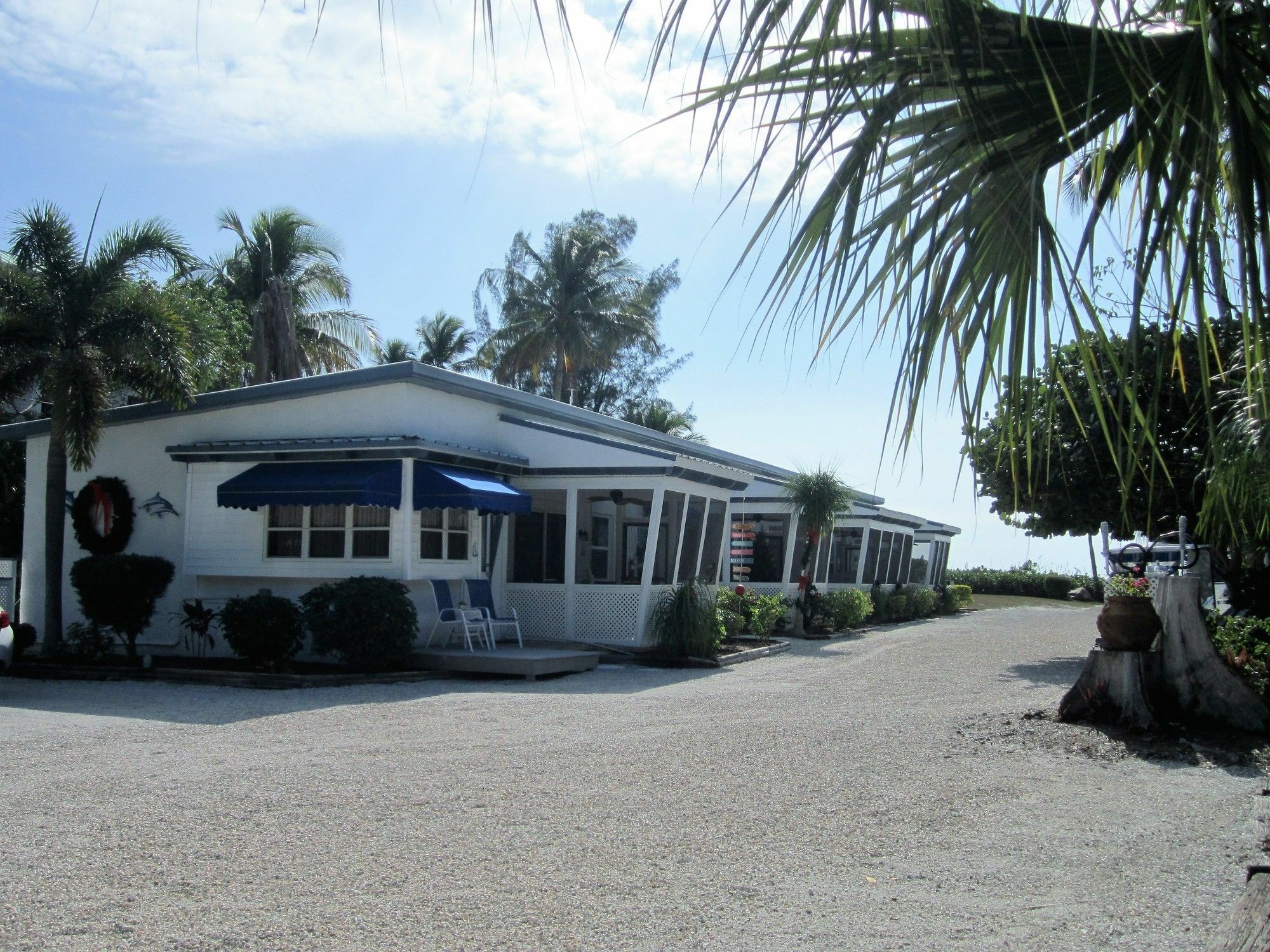 Tropical Winds Beachfront Motel And Cottages Sanibel Exterior photo