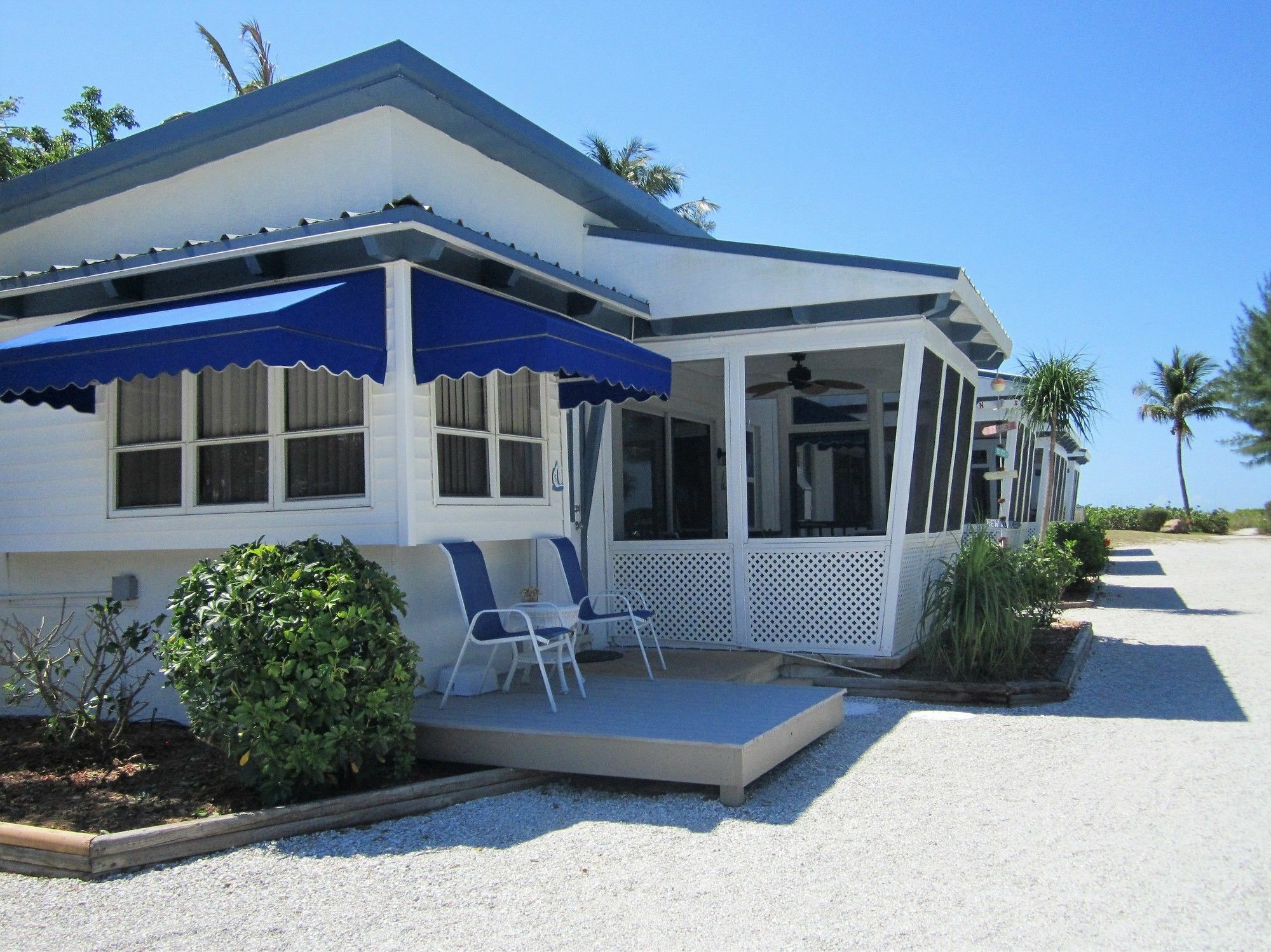 Tropical Winds Beachfront Motel And Cottages Sanibel Exterior photo