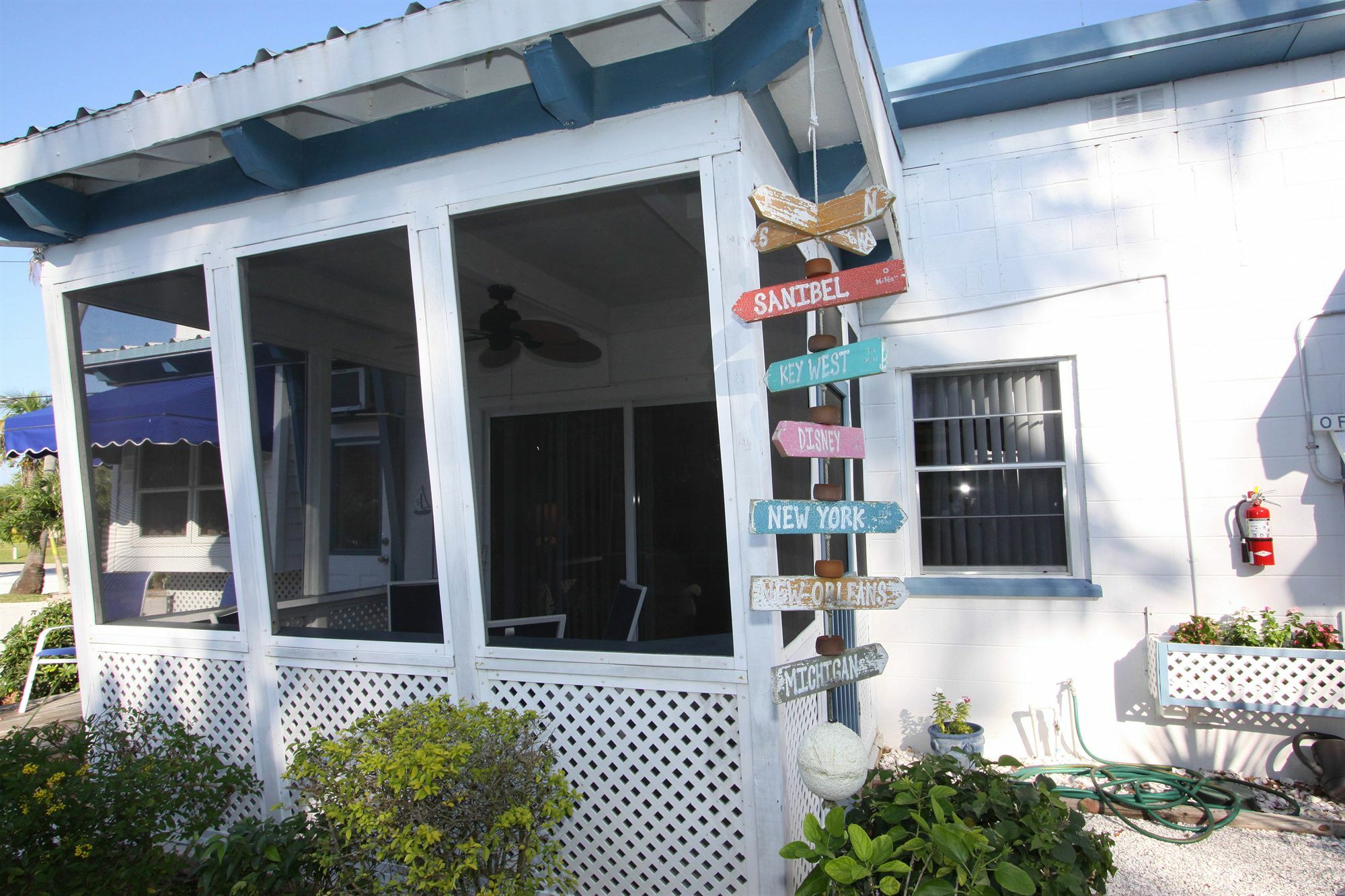 Tropical Winds Beachfront Motel And Cottages Sanibel Exterior photo