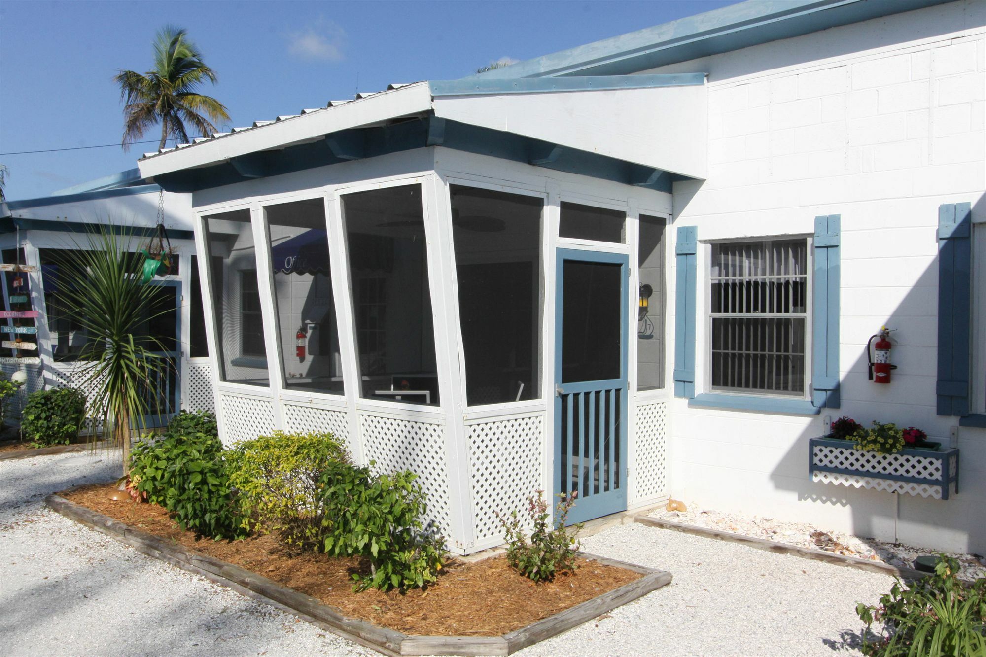 Tropical Winds Beachfront Motel And Cottages Sanibel Exterior photo
